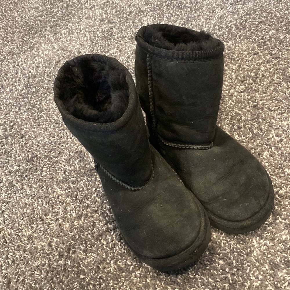 Ugg Classic Short Toddler Size 9